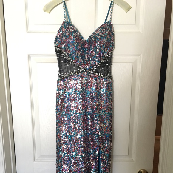 Prom dress - Picture 1 of 5